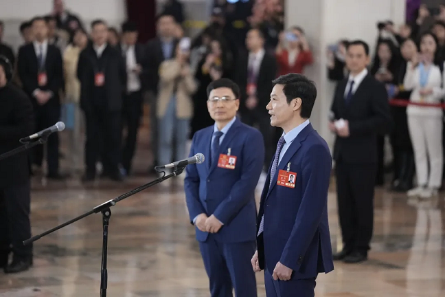 从螺丝钉到掌舵人，海尔老总周云杰爆红的流量密码，藏着职业规划的关键规律